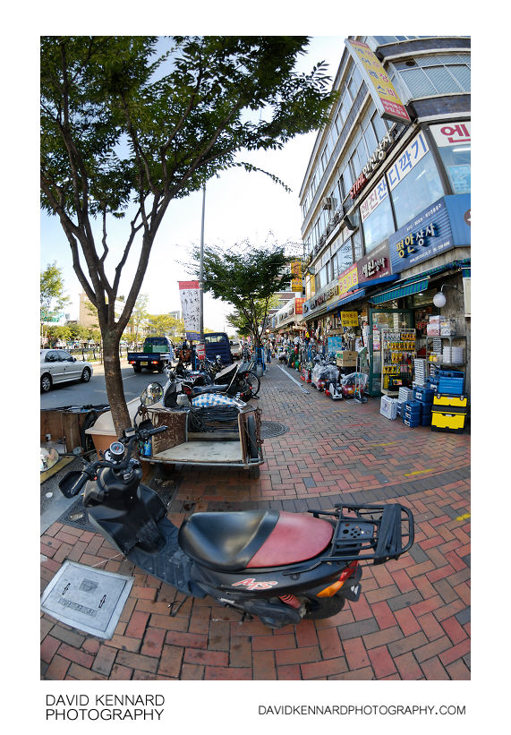 Bikes and hardware stores on Cheonggyecheon-ro