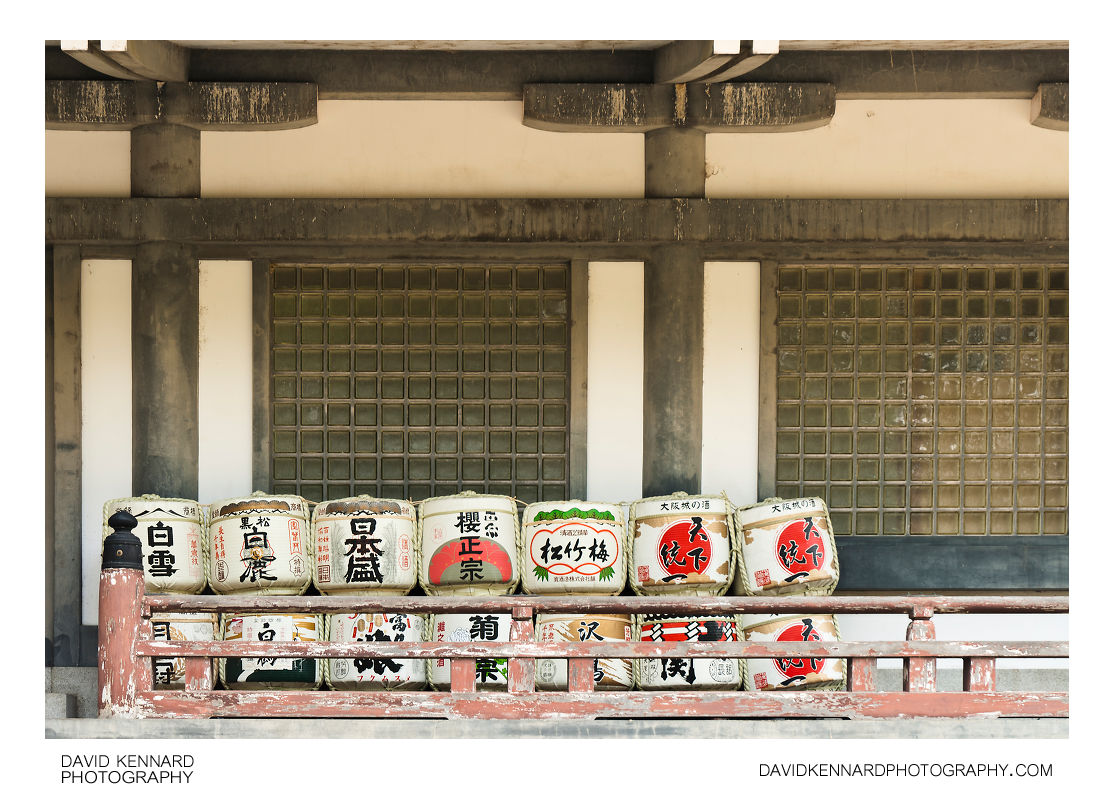 Komodaru sake barrels at Hōkoku jinja