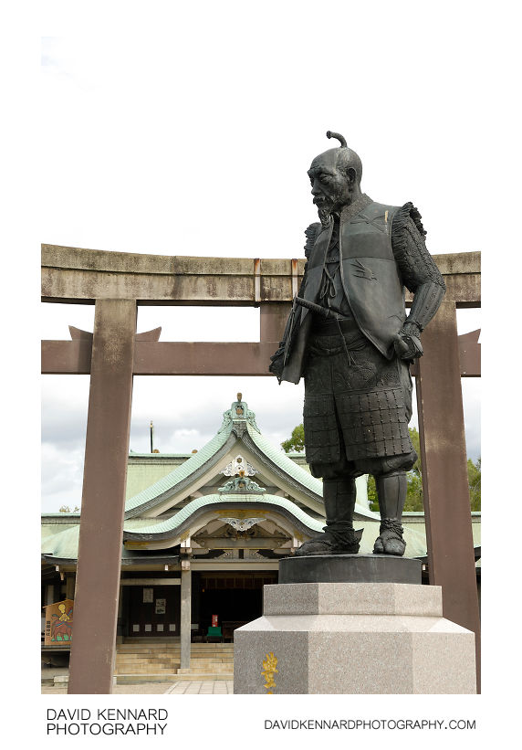 Toyotomi Hideyoshi statue at Hokoku Shrine, Osaka