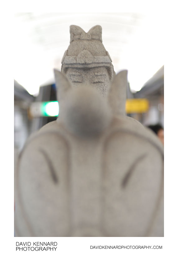 Statue in Gyeongbokgung Station