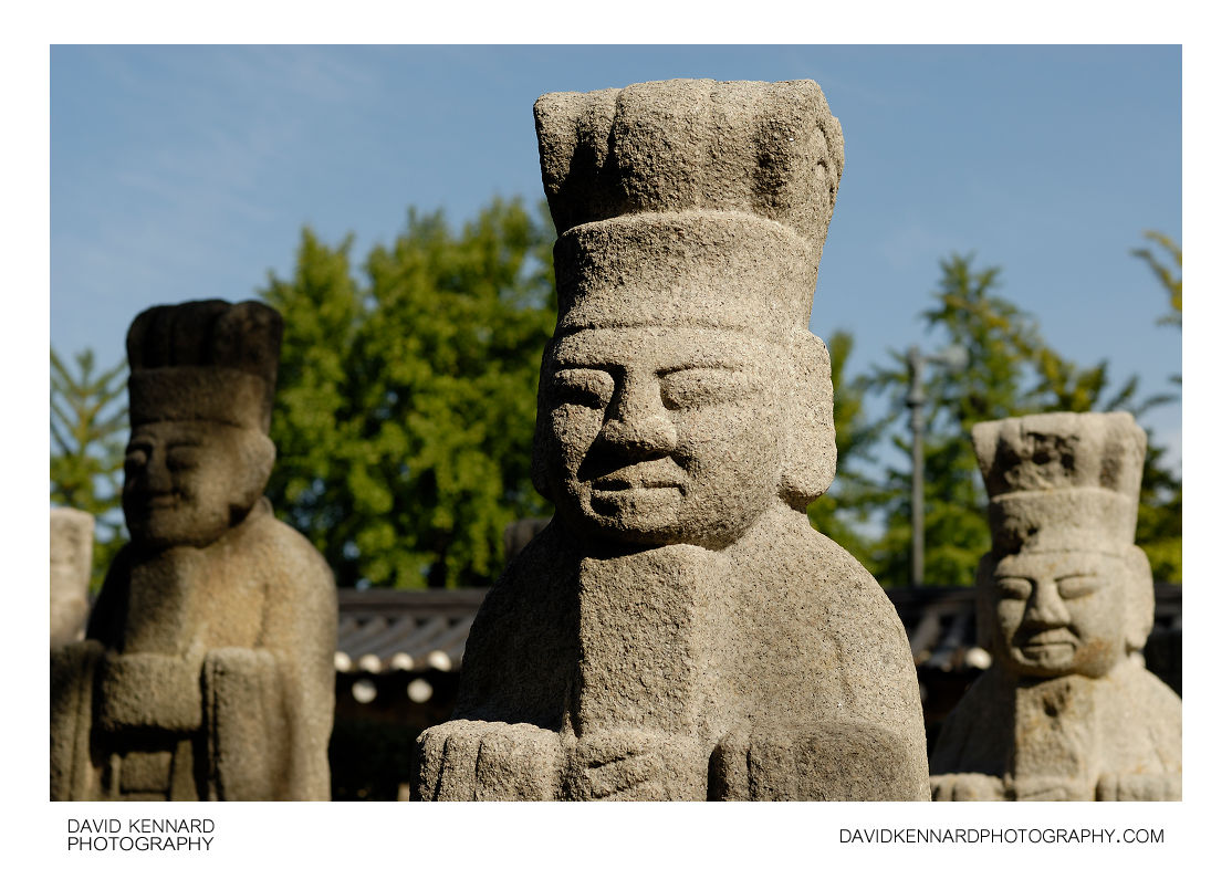 Muninseok statues