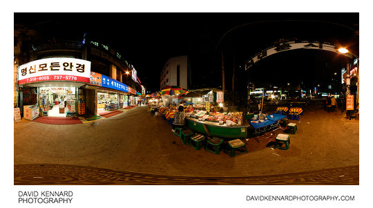 Namdaemun Market Gate 6 at night