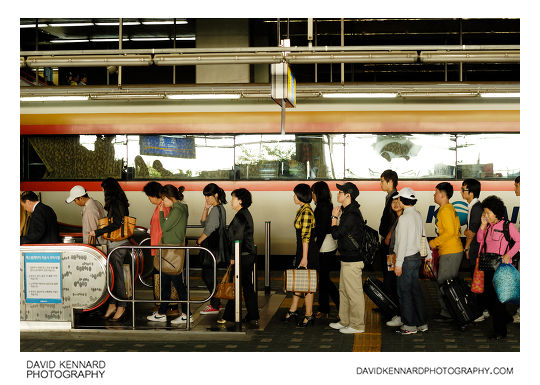 Escalator queue at Suwon Station