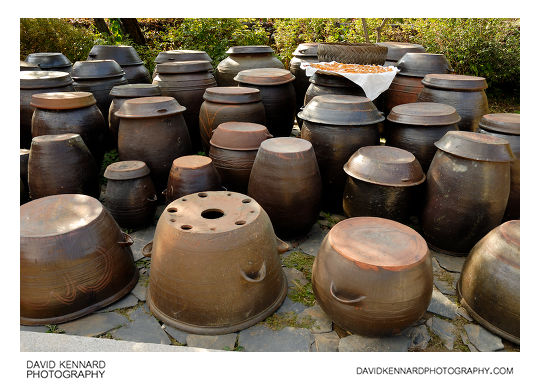 Earthenware Jars in the Nobleman's Mansion