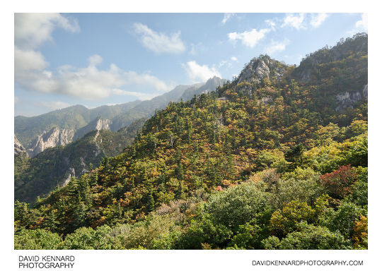 First signs of autumn on Soraksan