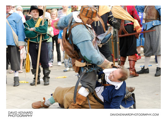 A Royalist soldier and a supporter of Parliament fight
