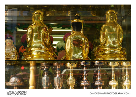 Golden Buddha statues