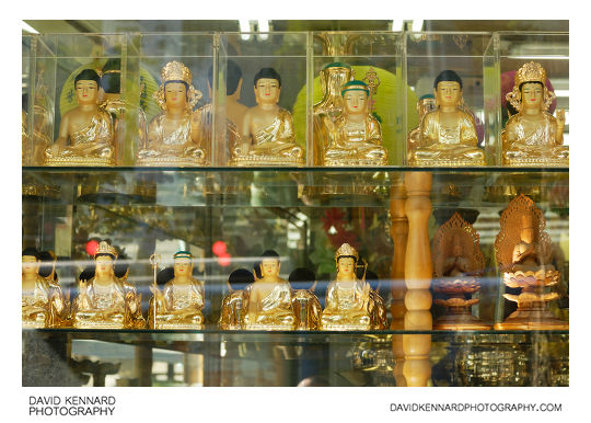 Golden Buddha statues