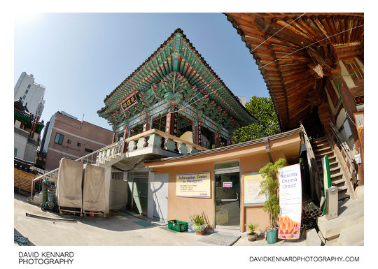 Information Center for Foreigners and Beomjongru bell pavilion, Jogyesa Temple