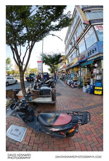 Bikes and hardware stores on Cheonggyecheon-ro