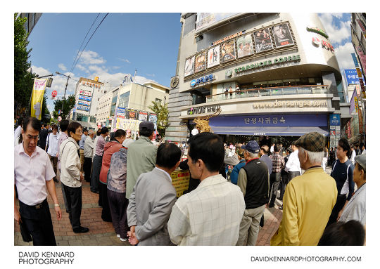 Crowd outside Dansungsa cinema