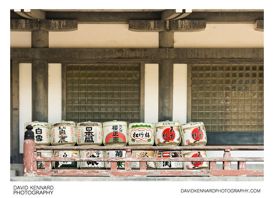Komodaru sake barrels at Hōkoku jinja