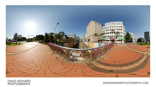 360° panorama on bridge where Samil-ro crosses over Chungmuro