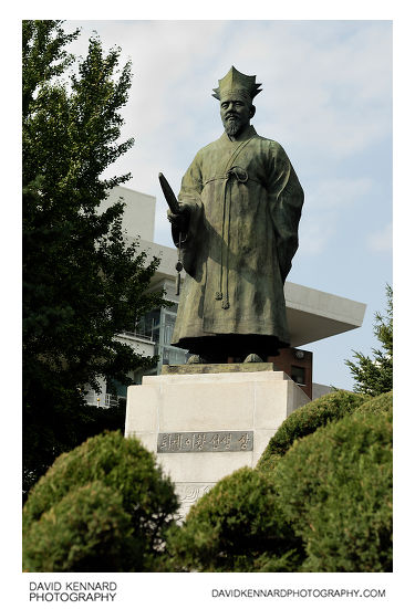 Yi Hwang (이황) statue outside Namsan Library, Seoul, South Korea