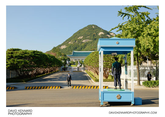 Guard outside Cheong Wa Dae