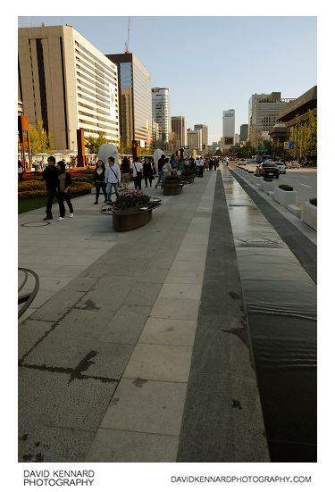 Looking north up Gwanghwamun Plaza