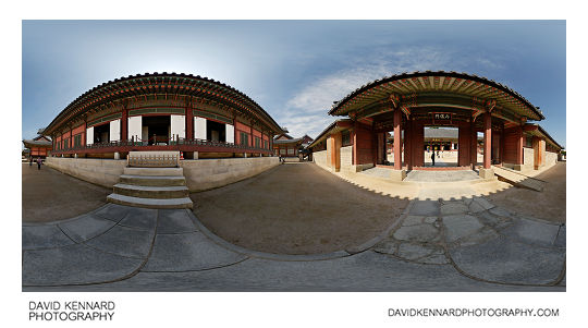 Yanguimun and back of Gangnyeongjeon