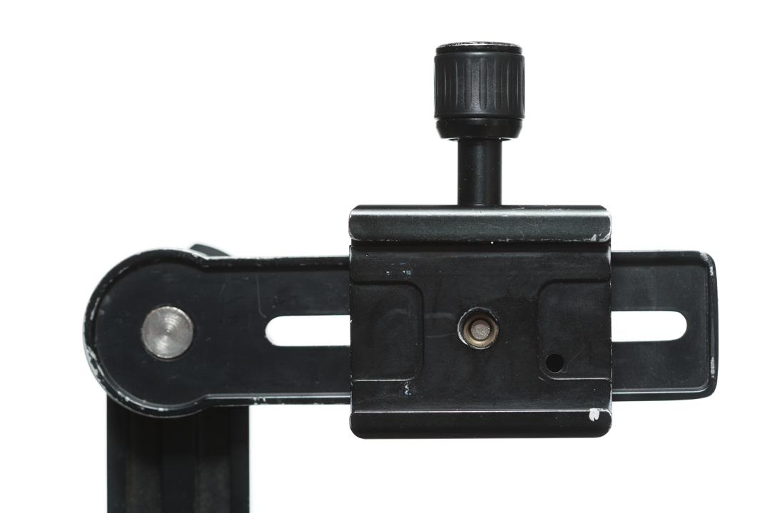 Standard arca-swiss compatible type QR clamp mounted on pano head arm.