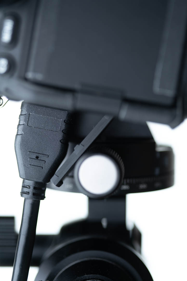 The combination of the HDMI cable and port flap on the camera foul on the QR clamp knob and prevent fully rotating the camera 90° to portrait orientation.