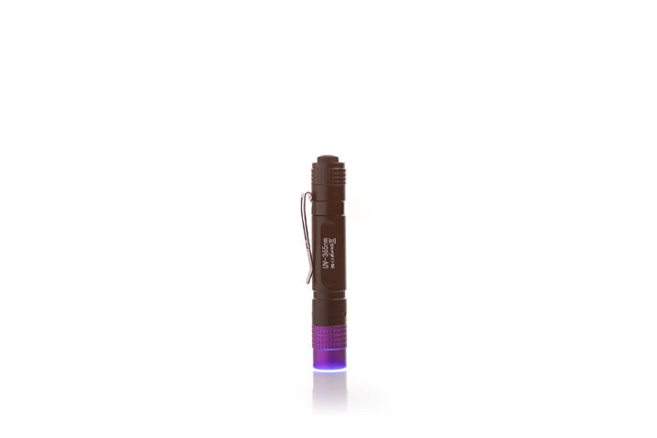 Profile view of AloneFire SV62 365nm flashlight