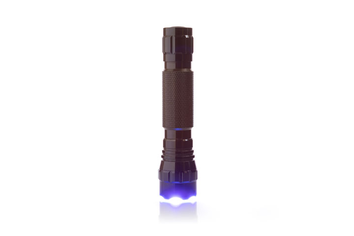 Profile view of UltraFire WF-501B flashlight