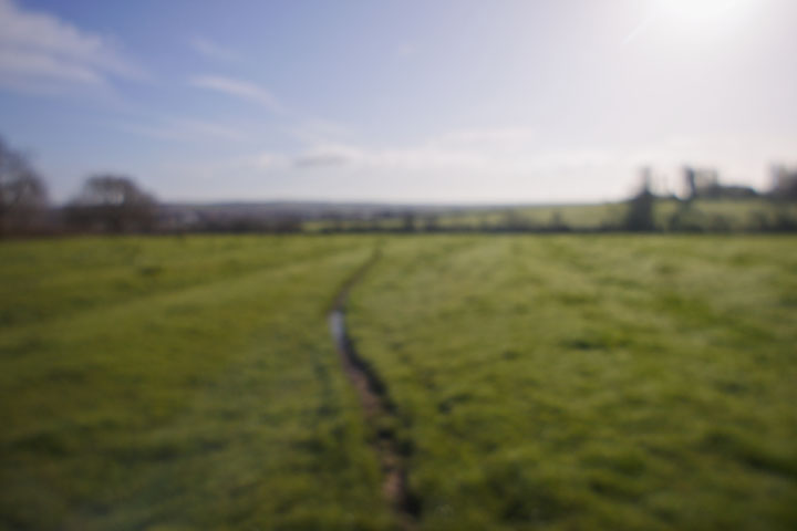 Lens disconnected (no AF), lens focused at 10mm, zoom at 18mm, image is very out of focus