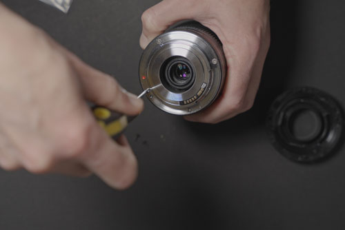 Screwing down EF mount replacement for EF-S 10-18mm lens