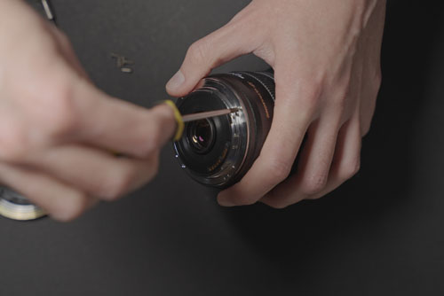 Screwing down the EF replacement mount for Canon EF-S 10-22mm lens