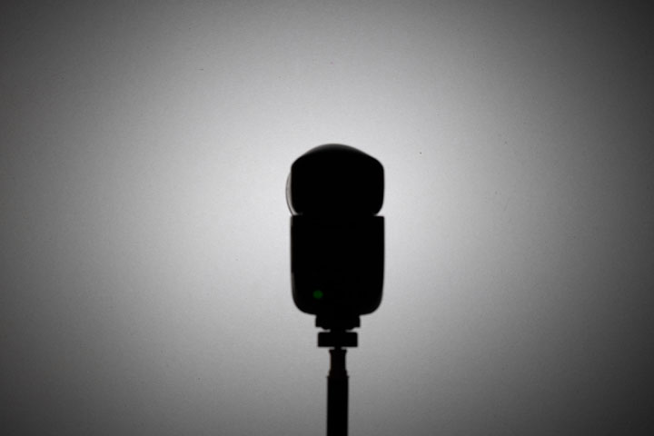 Photo showing light spread / distribution from full spectrum modified Godox V1 with Fresnel and front lens, 1/64 power