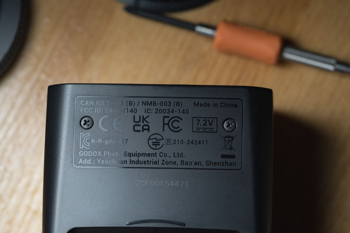 Screws at end of the flash head on Godox V480 flash