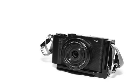 MPU-100 arca-swiss compatible Universal L plate bracket attached to Fuji X-A1 camera